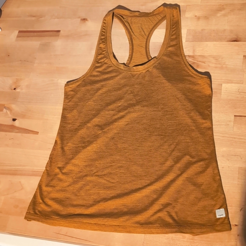 Vuori Essential Tank